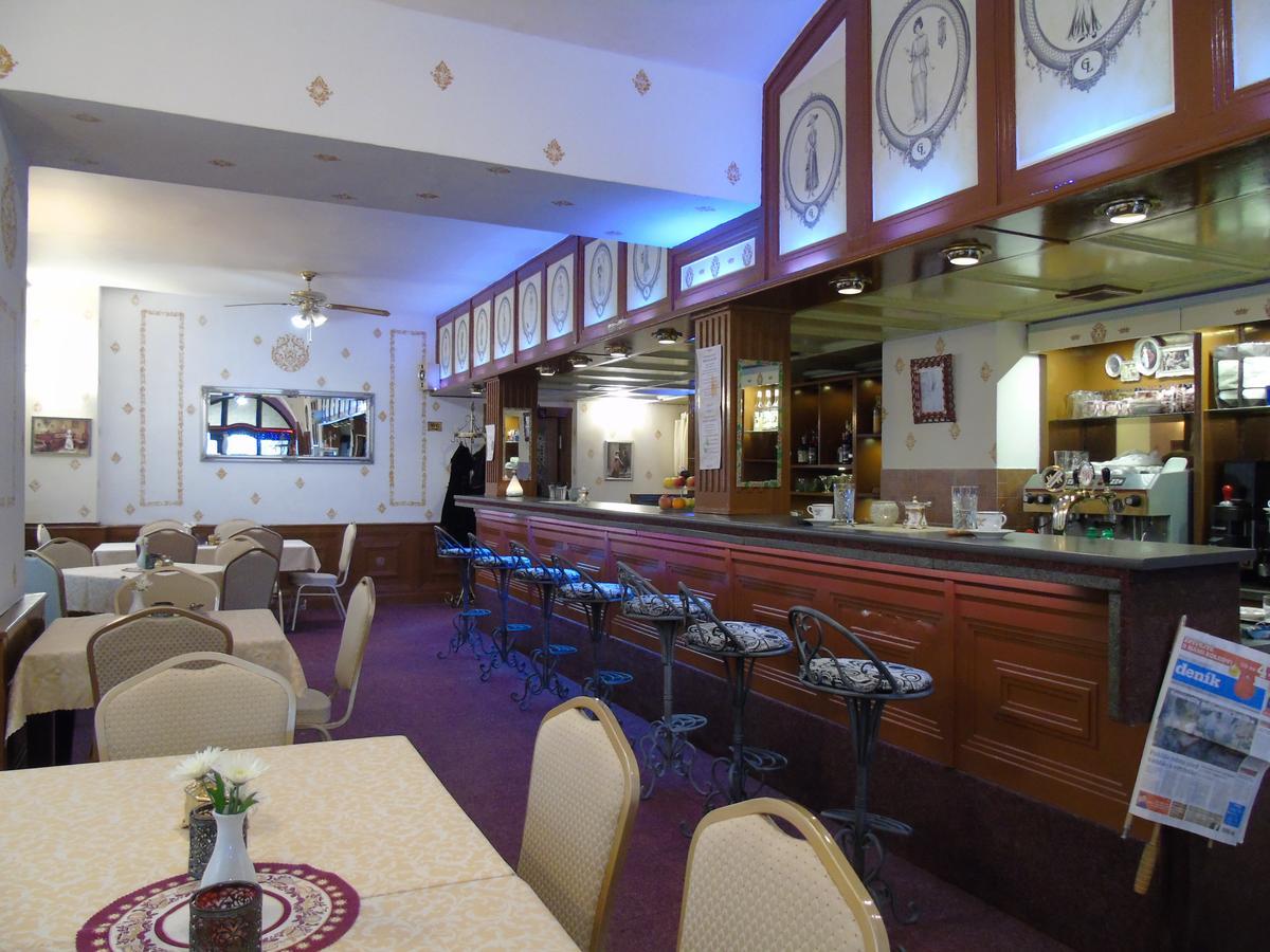 Gl Hotel Trutnov Eksteriør bilde