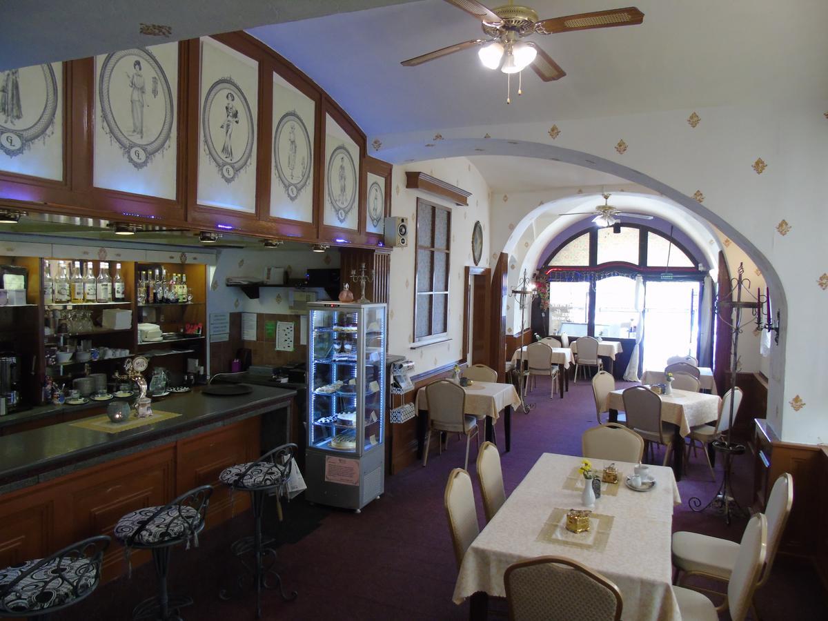 Gl Hotel Trutnov Eksteriør bilde
